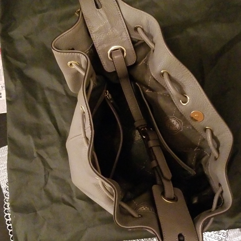 Vince Camuto tote - Picture 5 of 6